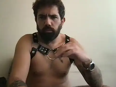 Snapshot of latin-35 chatting on 09.20.25 latin-35 online show from 09.20.25