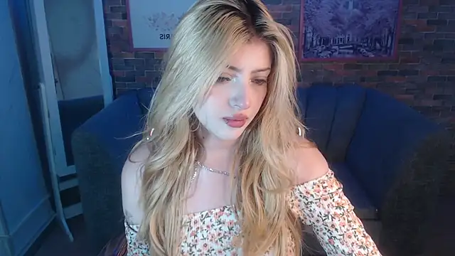 Snapshot of Kitty_fox_b chatting on 12.23.24 Kitty fox b online show from 12.23.24