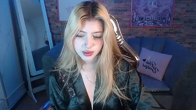 Snapshot of Kitty_fox_b chatting on 01.07.25 Kitty fox b online show from 01.07.25