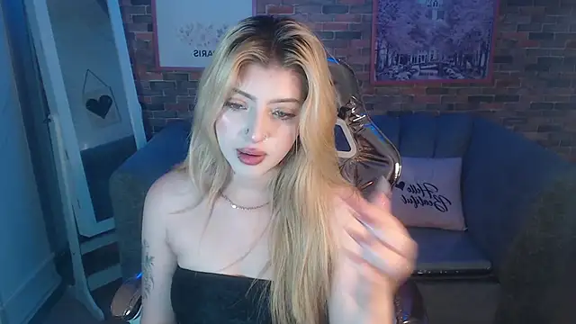 Snapshot of Kitty_fox_b chatting on 01.08.25 Kitty fox b online show from 01.08.25