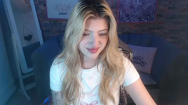 Snapshot of Kitty_fox_b chatting on 01.10.25 Kitty fox b online show from 01.10.25