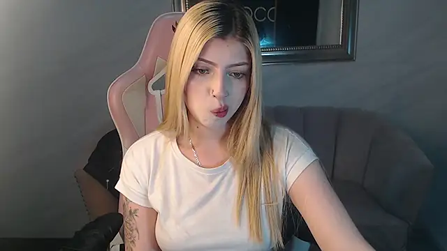 Snapshot of Kitty_fox_b chatting on 01.14.25 Kitty fox b online show from 01.14.25