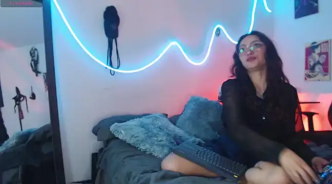 Snapshot of katianzayn chatting on 12.14.24 katianzayn online show from 12.14.24