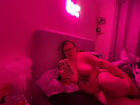Snapshot of Tallulah-mae-xoxox chatting on 01.11.25 Tallulah-mae-xoxox online show from 01.11.25