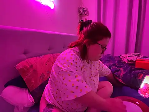 Snapshot of Tallulah-mae-xoxox chatting on 02.01.25 Tallulah-mae-xoxox online show from 02.01.25