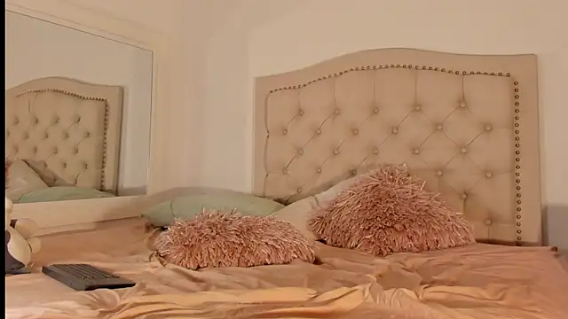 Scarlett grand online show from 02.04.25