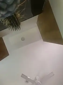 Snapshot of Archi-07 chatting on 11.28.25 Archi-07 online show from 11.28.25