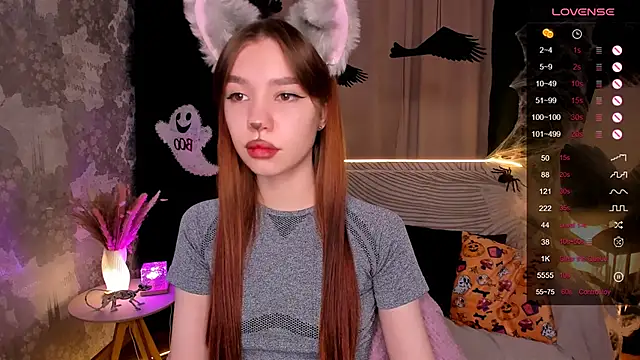 Snapshot of MilliBrown_ chatting on 10.25.25 MilliBrown online show from 10.25.25