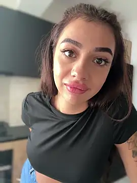 LaraVegas  online show from 09.22.25