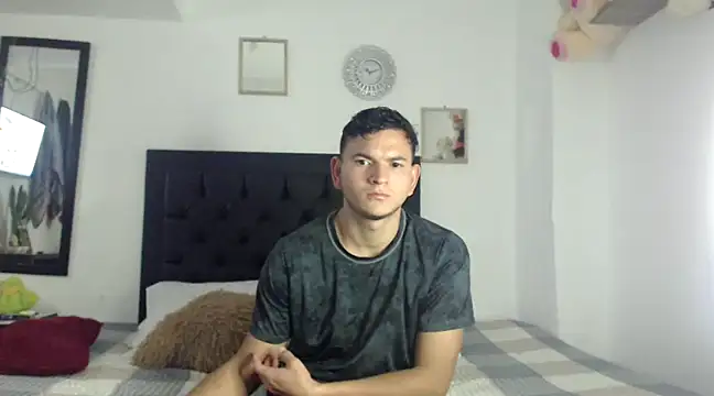 Snapshot of Latin_Boy24 chatting on 12.31.24 Latin Boy24 online show from 12.31.24