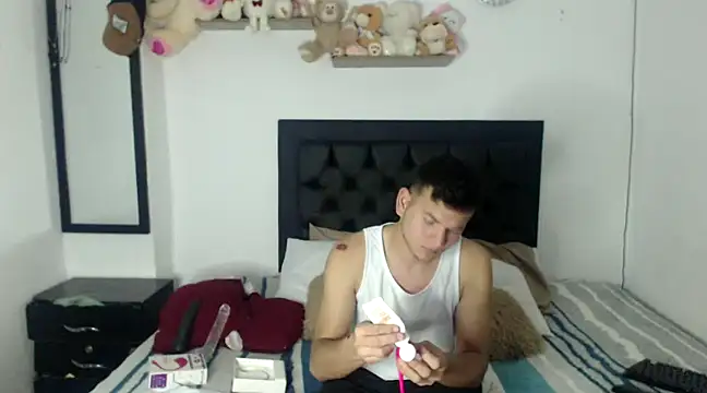 Snapshot of Latin_Boy24 chatting on 02.21.25 Latin Boy24 online show from 02.21.25