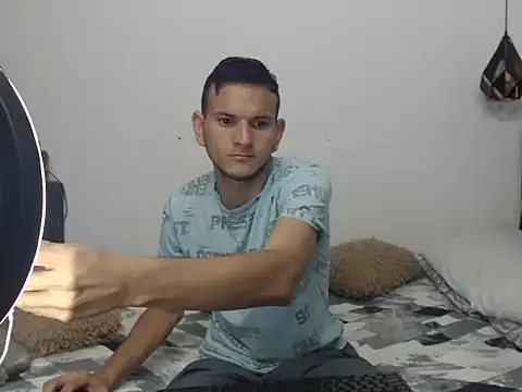 Snapshot of Latin_Boy24 chatting on 10.13.25 Latin Boy24 online show from 10.13.25