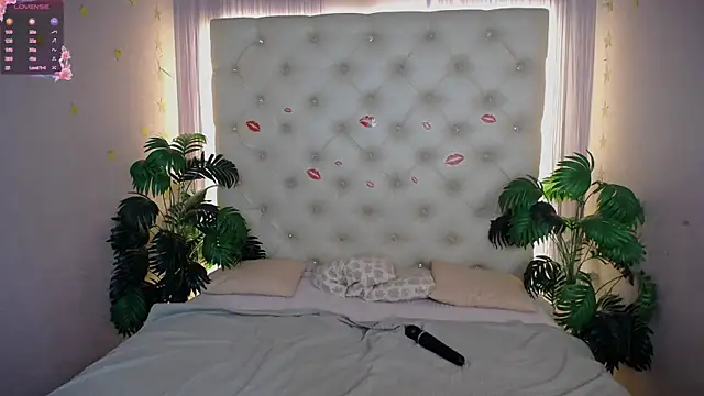 Lella Ryann  online show from 03.09.25