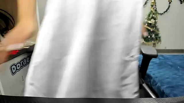 Snapshot of Hotqueensex chatting on 12.16.25 Hotqueensex online show from 12.16.25