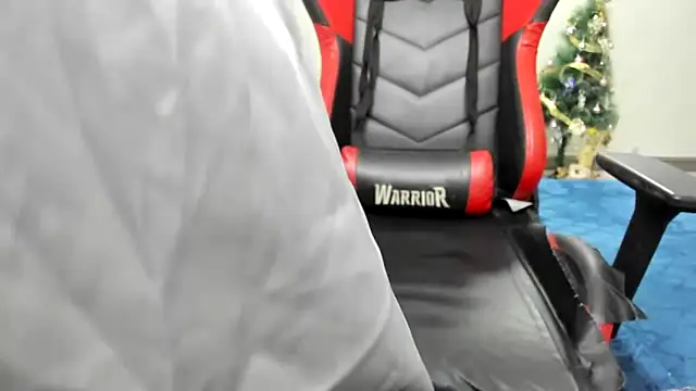 Snapshot of Hotqueensex chatting on 12.20.25 Hotqueensex online show from 12.20.25