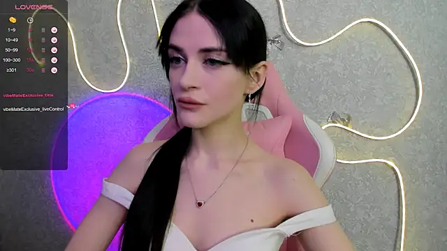 Molly Crystall online show from 05.12.26