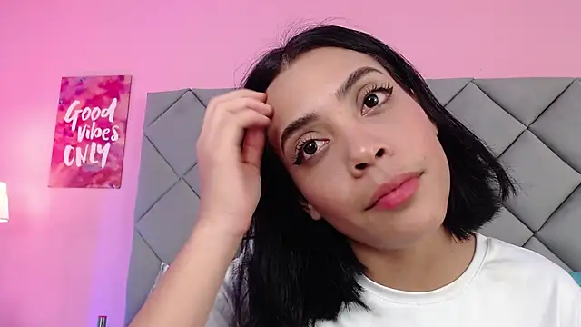 SaraSchmitt online show from 03.06.25