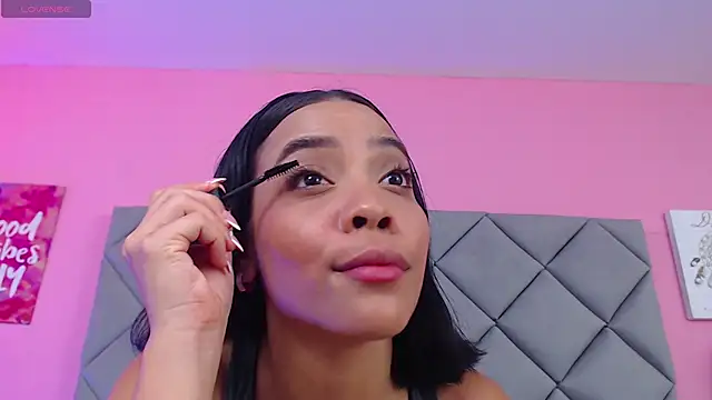 SaraSchmitt online show from 03.21.25