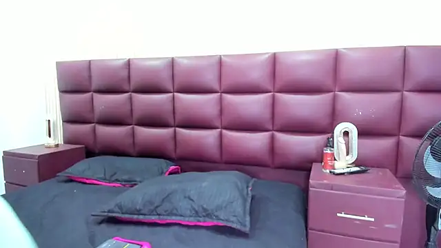 JulietaKane online show from 11.22.25