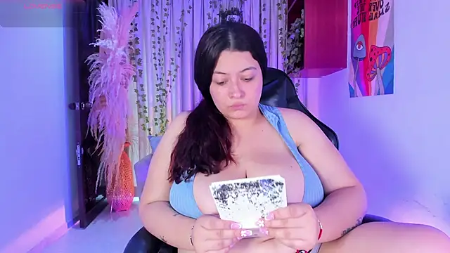 Snapshot of JulietaKane chatting on 05.23.26 JulietaKane online show from 05.23.26