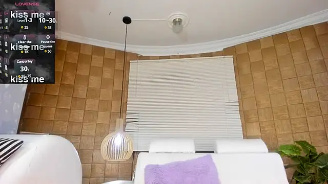 Snapshot of TOWERS21_ chatting on 01.18.25 TOWERS21 online show from 01.18.25