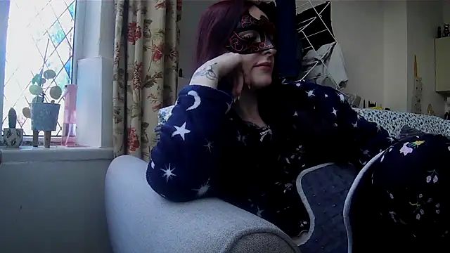 LexiSnowUK online show from 04.20.26