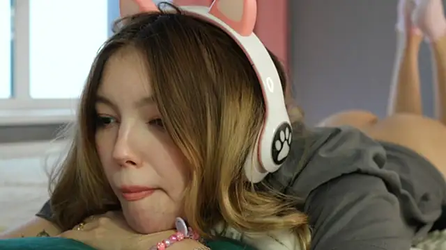 norakisses online show from 03.12.25