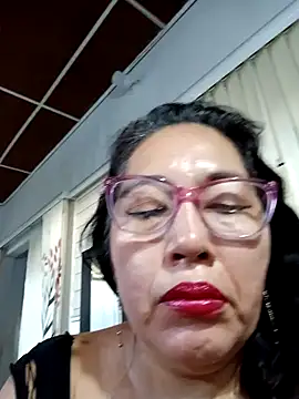 Snapshot of anniecoopeer chatting on 01.20.25 anniecoopeer online show from 01.20.25