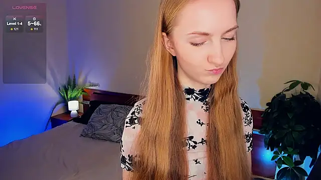 Snapshot of EsmaCarll chatting on 12.19.24 EsmaCarll online show from 12.19.24