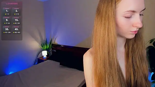 Snapshot of EsmaCarll chatting on 12.26.24 EsmaCarll online show from 12.26.24