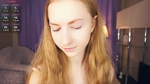 Snapshot of EsmaCarll chatting on 01.09.25 EsmaCarll online show from 01.09.25