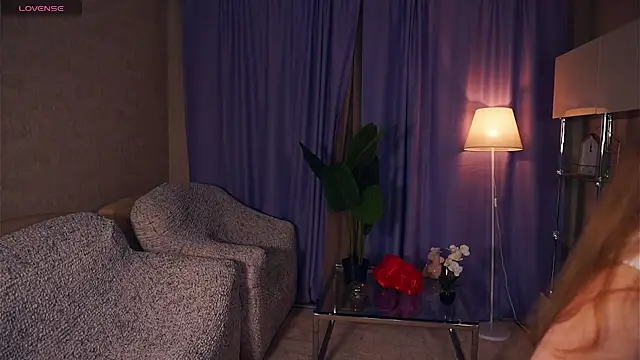 Snapshot of EsmaCarll chatting on 01.10.25 EsmaCarll online show from 01.10.25