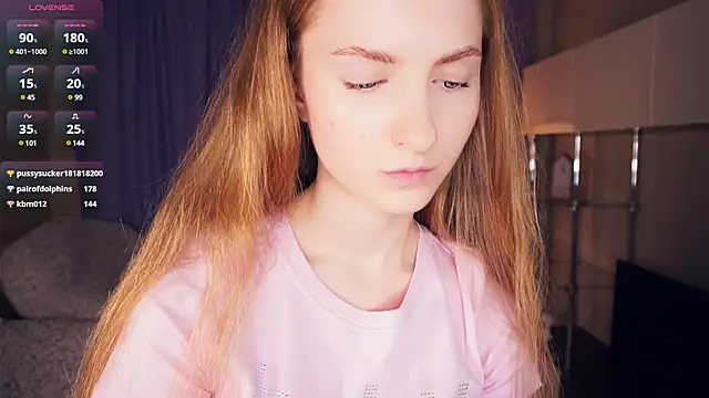 Snapshot of EsmaCarll chatting on 01.11.25 EsmaCarll online show from 01.11.25