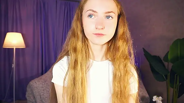 Snapshot of EsmaCarll chatting on 01.15.25 EsmaCarll online show from 01.15.25