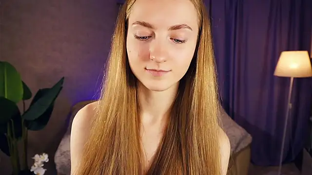 Snapshot of EsmaCarll chatting on 01.25.25 EsmaCarll online show from 01.25.25