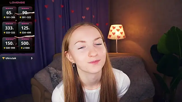 Snapshot of EsmaCarll chatting on 02.24.25 EsmaCarll online show from 02.24.25