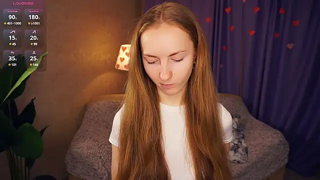 Snapshot of EsmaCarll chatting on 02.28.25 EsmaCarll online show from 02.28.25