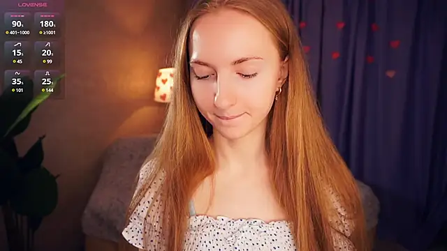 Snapshot of EsmaCarll chatting on 03.02.25 EsmaCarll online show from 03.02.25