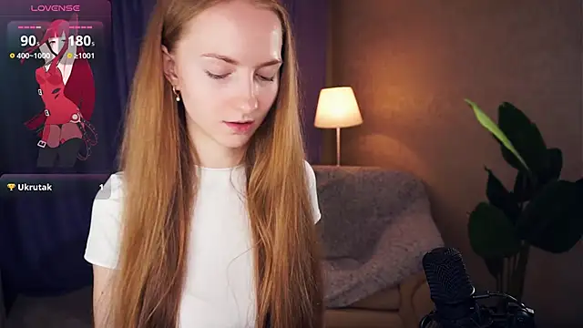 Snapshot of EsmaCarll chatting on 03.12.25 EsmaCarll online show from 03.12.25