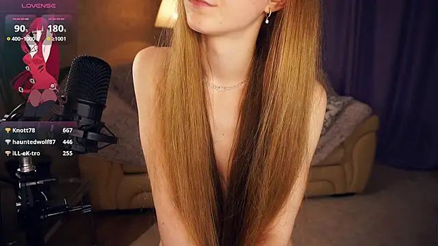 Snapshot of EsmaCarll chatting on 03.16.25 EsmaCarll online show from 03.16.25