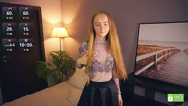 Snapshot of EsmaCarll chatting on 09.09.25 EsmaCarll online show from 09.09.25