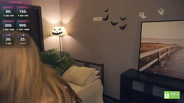 Snapshot of EsmaCarll chatting on 11.25.25 EsmaCarll online show from 11.25.25