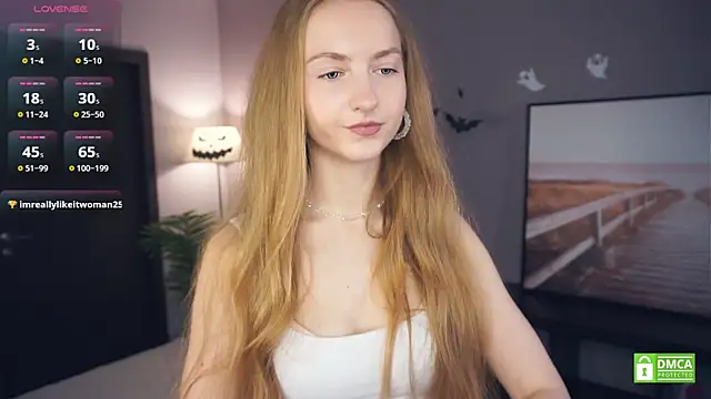 Snapshot of EsmaCarll chatting on 11.30.25 EsmaCarll online show from 11.30.25