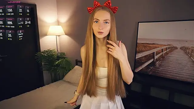 Snapshot of EsmaCarll chatting on 12.20.25 EsmaCarll online show from 12.20.25