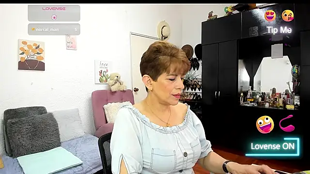 Snapshot of Angelina_Stone_65 chatting on 01.18.26 Angelina Stone 65 online show from 01.18.26