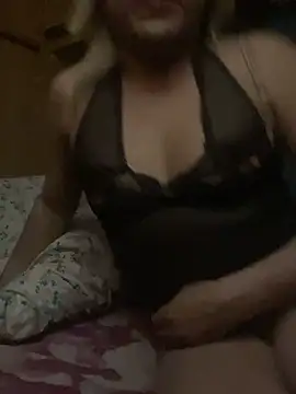 Snapshot of HoneyBdaQueen chatting on 12.20.24 HoneyBdaQueen online show from 12.20.24