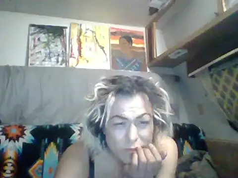 Snapshot of HoneyBdaQueen chatting on 01.25.25 HoneyBdaQueen online show from 01.25.25