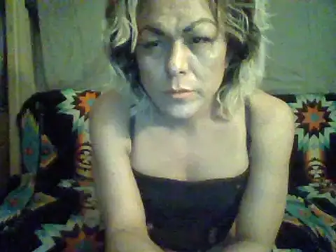 Snapshot of HoneyBdaQueen chatting on 01.25.25 HoneyBdaQueen online show from 01.25.25