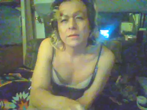 Snapshot of HoneyBdaQueen chatting on 03.01.25 HoneyBdaQueen online show from 03.01.25
