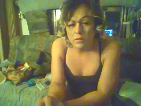 Snapshot of HoneyBdaQueen chatting on 03.11.25 HoneyBdaQueen online show from 03.11.25